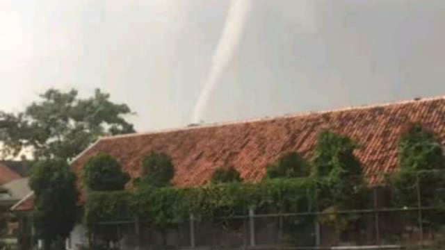 Angin Puting Beliung di Rancaekek. (Foto: Istimewa)