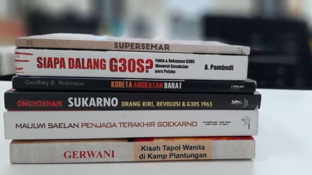 Buku-buku sejarah. (Foto: Ulfa Rahayu/kumparan)