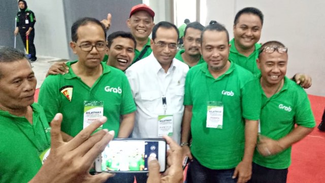 Menteri Perhubungan, Budi Karya menghadiri acara Silatnas Kerluarga Besar Pengemudi Ojek Online di Jiexpo Kemayoran (Foto: Rian/kumparan)