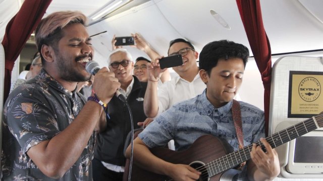 Live accoustic dalam pesawat Garuda Indonesia (Foto: Dok: Garuda Indonesia)