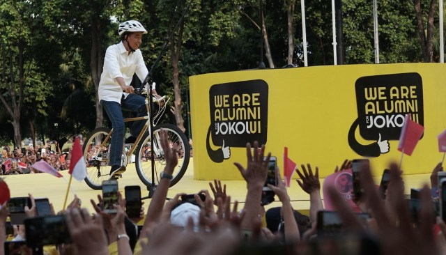 Jokowi di Deklarasi Alumni UI untuk Jokowi-Amin di GBK (Foto: Jamal Ramadan/kumparan)