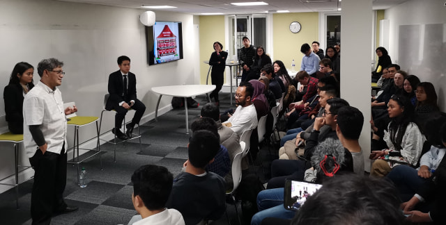 Berbagi ilmu mengenai Dana Desa bersama Budiman Sujatmiko di LSE London