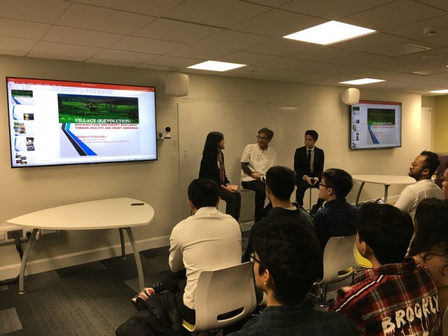 Berbagi ilmu mengenai Dana Desa bersama Budiman Sujatmiko di LSE London (1)
