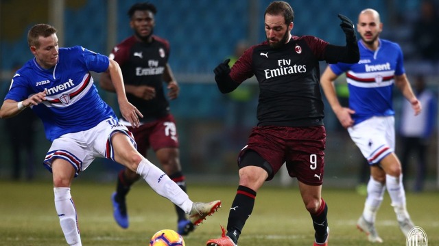 Penyerang AC Milan, Gonzalo Higuain, saat melawan Sampdoria. (Foto: Twitter: AC Milan)