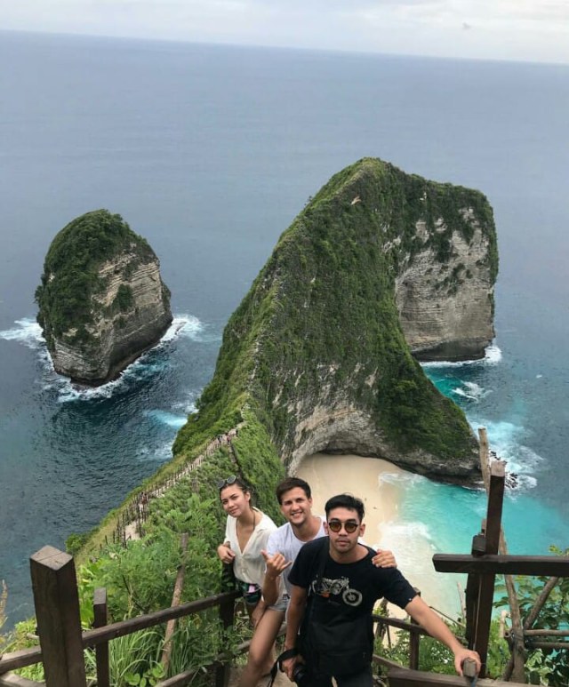 Dikabarkan Dekat, Intip 5 Potret Stuart Collin dan Angela Gilsha (3)