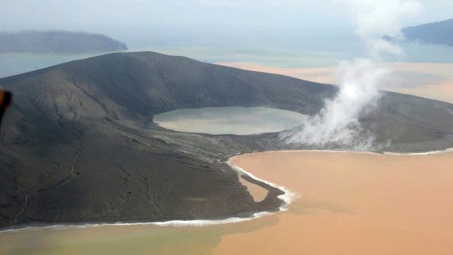 Kondisi Gunung Anak Krakatau, Minggu (13/1). (Foto:  Fachrul irwinsyah/kumparan)