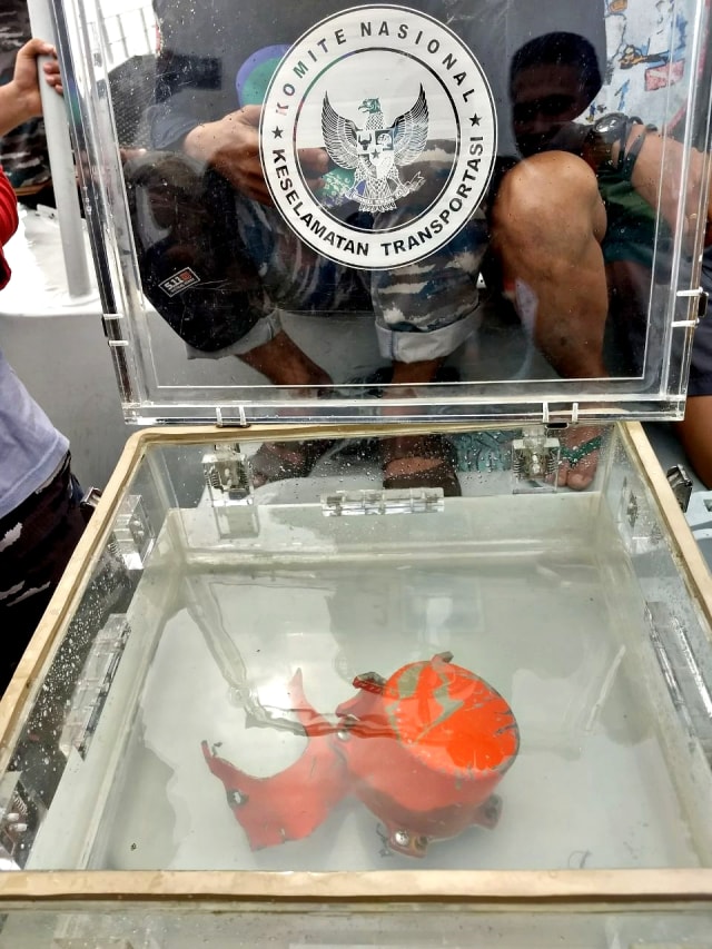 CVR Lion Air JT-610 yang berhasil ditemukan. (Foto: Dok. Pushidro TNI AL)