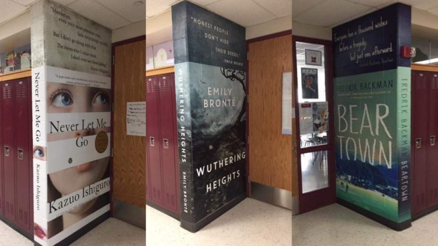 Mural buku di SMA Mundelein di Amerika Serikat. (Foto: Facebook/Mundelein High School District 120)
