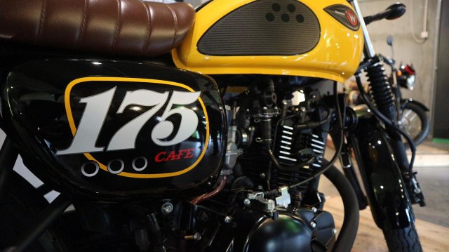 Kawasaki W175 Cafe (Foto: Ghulam Nayazri/kumparanOTO)