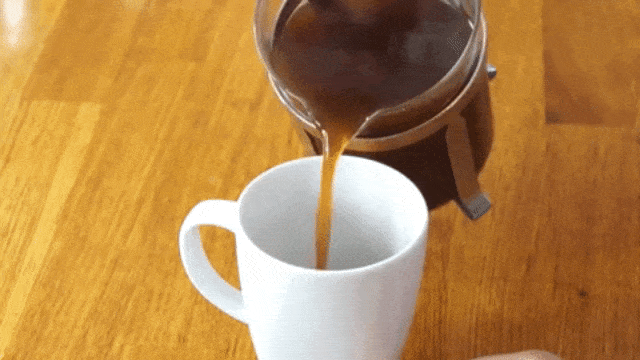 Metode seduh kopi campur telur  (Foto: Youtube/ emmymadeinjapan)