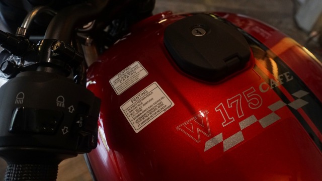 Varian warna baru Kawasaki W175 Cafe.  (Foto:  Fanny Kusumawardhani/kumparan )