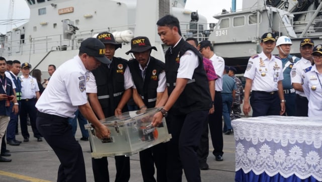 Penerimaan CVR Lion Air oleh KNKT di JICT Tanjung Priok, Jakarta, Senin (14/1/2019). (Foto: Nugroho Sejati/kumparan)