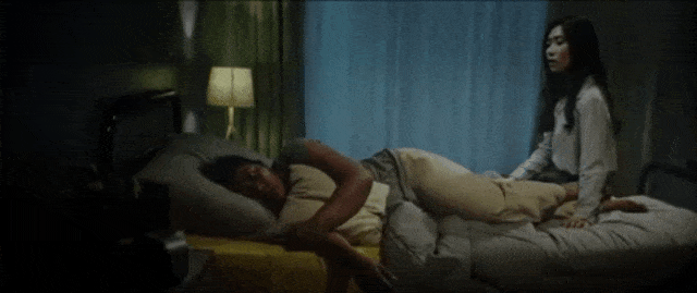 Video klip Isyana Sarasvati dan Rara Sekar, 'Luruh'. (Foto: Youtube/@Isyana Sarasvati)