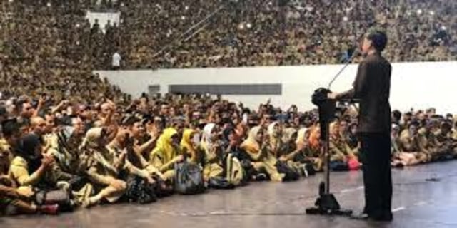 Jokowi Janji Setarakan Penghasilan Perangkat Desa dengan ASN Golongan IIA
