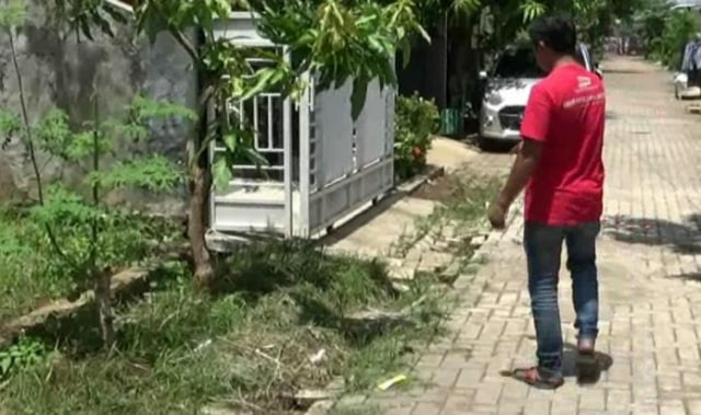 Merusak Jalan, Proyek Galian Pipa PDAM di Perum Kademangan Permata Regency Dikeluhkan