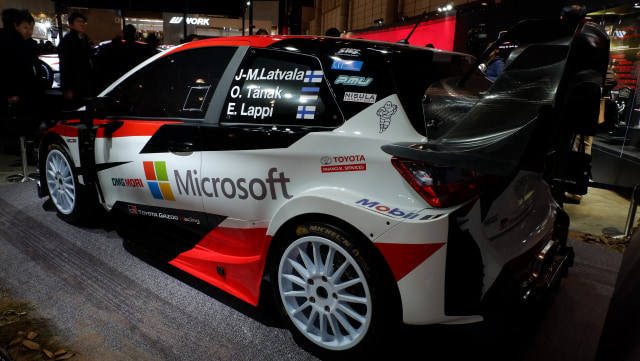 Toyota Yaris dalam balap WRC tampak samping (Foto: Aditya Pratama Niagara/kumparanOTO)