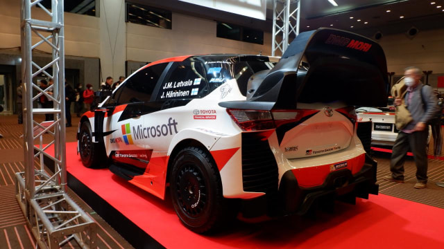Toyota Yaris dalam balap WRC tampak belakang (Foto: Aditya Pratama Niagara/kumparanOTO)