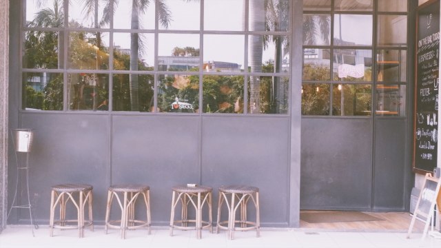 7 Coffee Shop Asyik di Jakarta Barat (17)