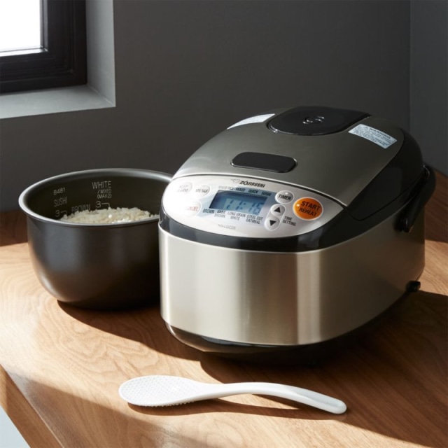 Sejak dulu, rice cooker diketahui sebagai alat masak elektronik yang digunakan untuk memas