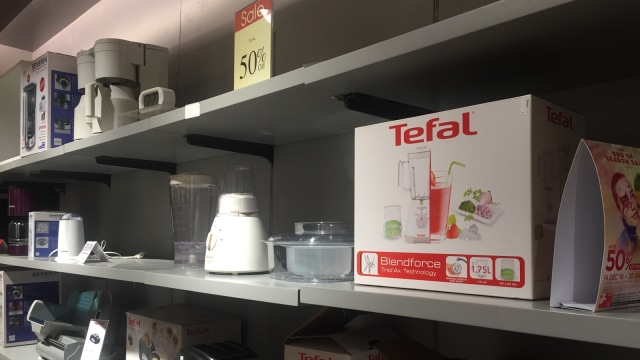 Diskon besar-besaran di Neo Soho. (Foto: Elsa Toruan/kumparan)