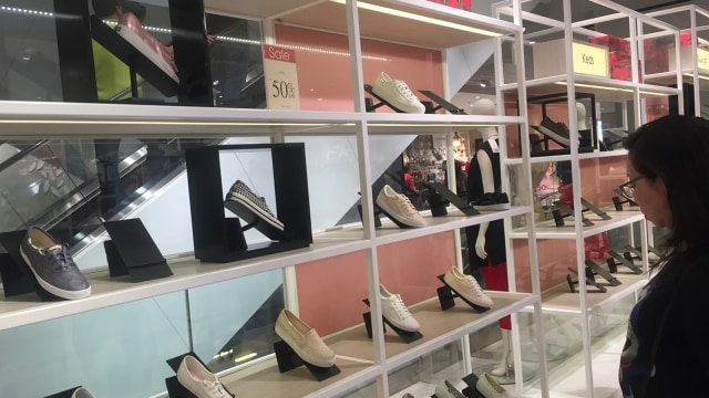 Diskon besar-besaran di Neo Soho. (Foto: Elsa Toruan/kumparan)