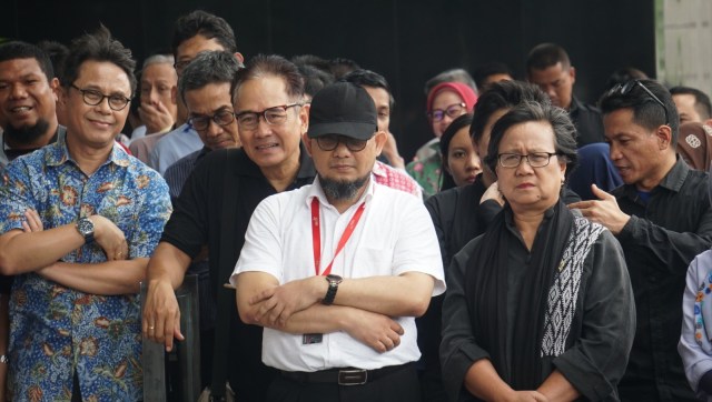 Novel Baswedan (tengah) di Aksi '#SaveKPK' di depan Gedung KPK, Jakarta, Selasa (15/1/2019). (Foto: Nugroho Sejati/kumparan)