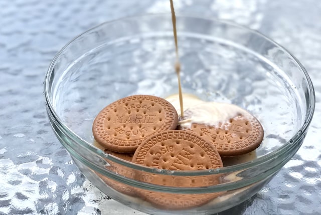 Marie Regal dan Bear Brand. (Foto: Toshiko/kumparan)