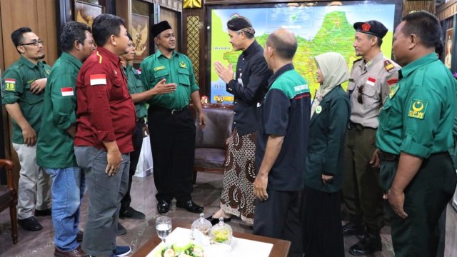 Gubernur Jawa Tengah, Ganjar Pranowo saat menerima kunjungan DPW PBB Jateng, Selasa (15/1). (Foto: Afiati Tsalitsati/kumparan)