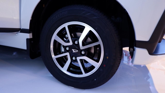 Velg Daihatsu Grand New Xenia 1.5 (Foto: Aditya Pratama Niagara/kumparanOTO)