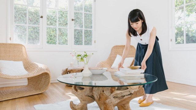 Marie Kondo dengan metode gaya hidup terorganisir KonMari. (Foto: Dok. KonMari)