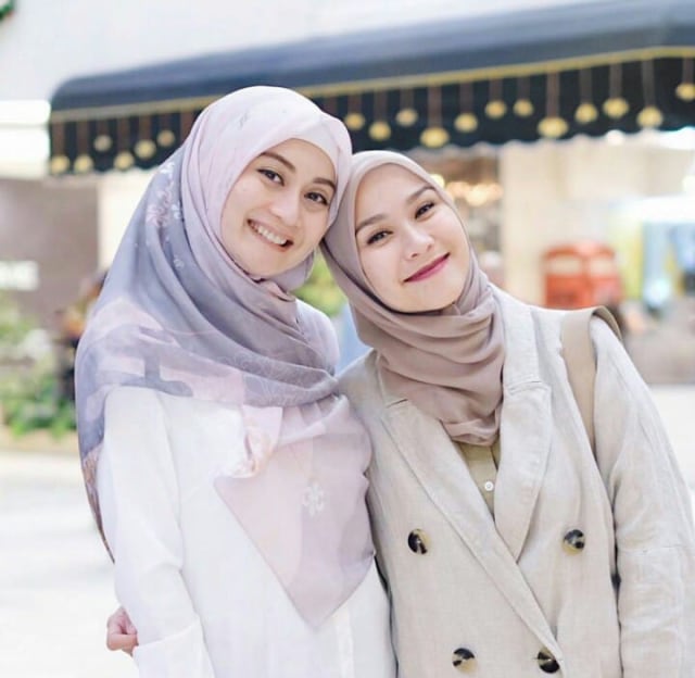 7 Potret Memesona Ayu Pratiwi yang Kini Berhijab (4)
