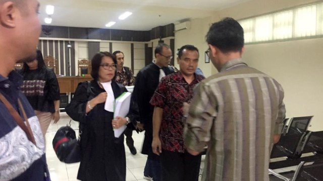 Bupati Purbalingga nonaktif, Tasdi di ruang pengadilan Tipikor Semarang, Rabu (16/1). (Foto: Afiati Tsalitsati/kumparan)