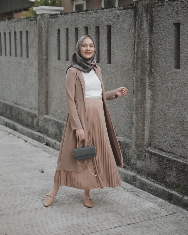 7 Style Hijab yang Kelihatan Stylish dan Nyaman Dipakai Saat Hamil ala Dwi Handayani (3)
