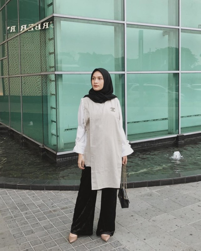 7 Style Hijab yang Kelihatan Stylish dan Nyaman Dipakai Saat Hamil ala Dwi Handayani (7)