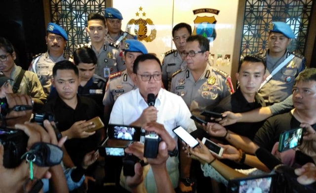 Kapolda Jatim Irjen Pol Luki Hermawan saat mengumumkan Vanessa Angel tersangka di Mapolda Jatim, Rabu (16/1/2019). (Foto: Dok: Jatimnow)