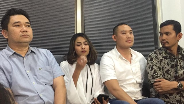 Pesinetron Vanessa Angel, saat jumpa pers di kawasan Brawijaya, Jakarta Selatan. (Foto: Giovanni/kumparan.)