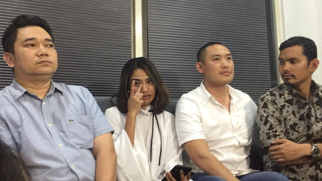 Pesinetron Vanessa Angel, saat jumpa pers di kawasan Brawijaya, Jakarta Selatan. (Foto: Giovanni/kumparan.)