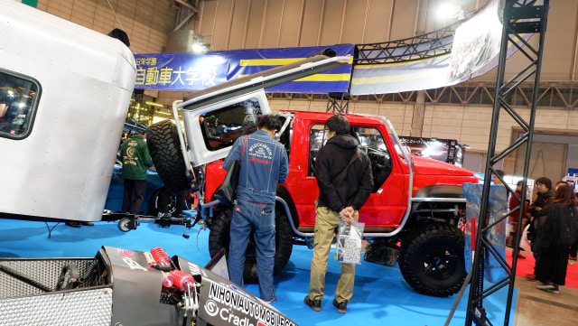 Modifikasi Suzuki Jimny Monster dengan trailer di belakangnya (Foto: Aditya Pratama Niagara/kumparanOTO)