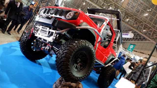 Modifikasi Suzuki Jimny Monster tampak depan dengan ban besarnya (Foto: Aditya Pratama Niagara/kumparanOTO)