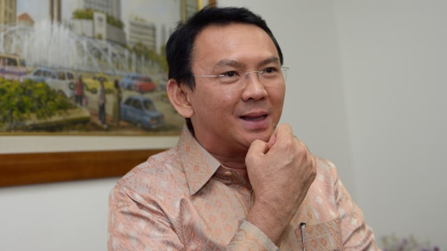 Gubernur Jakarta Basuki Tjahaja Purnama saat di kantornya di Jakarta (14/8/2014). (Foto: AFP/ADEK BERRY)