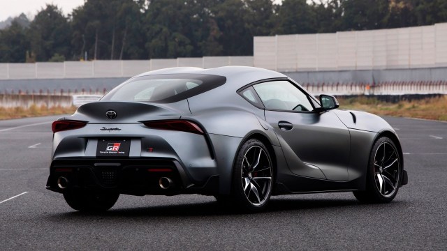 Toyota Supra generasi terbaru tampak belakang (Foto: dok. Carscoops)