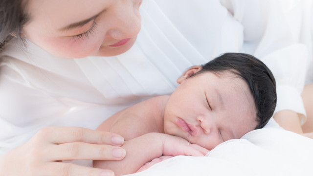 Bayi baru lahir tidur lelap. Foto: Shutterstock