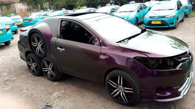 Modifikasi Vios-Limo beroda delapan karya Rony Gunawan pengusaha taksi asal Bandung. (Foto: Facebook / Cecep Boyke)