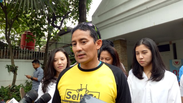 Sandiaga Uno setelah berdiskusi bersama milineal di Jakarta Selatan. (Foto: Adhim Mugni Mubaroq/kumparan)