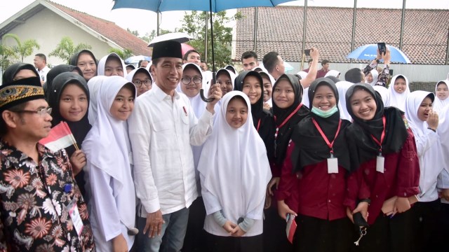 Presiden Joko Widodo usai meninjau Ponpes Darul Aqam di Garut. (Foto: Dok. Biro Pers Setpres)