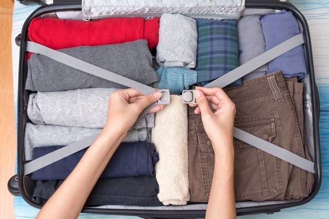 Koper Lebih Ringan dan Muat Banyak, Ikuti 5 Trik Packing Baju Ini! (10)