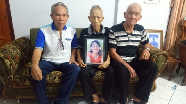 Keluarga Deasy Tuwo di Tanawangko, Sulawesi Utara. (Foto: Andreas Gerry Tuwo/kumparan)