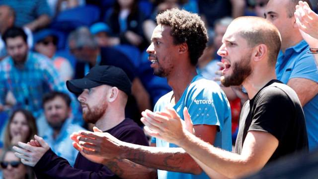 Gael Monfils menyemangati Elina Svitolina di tribune. (Foto: Reuters/Edgar Su)