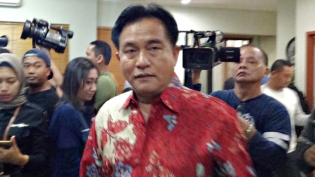 Yusril Ihza Mahendra usai konferensi pers terkait pembebasan Abu Bakar Ba'asyir. (Foto: Aprilandika Pratama/kumparan)