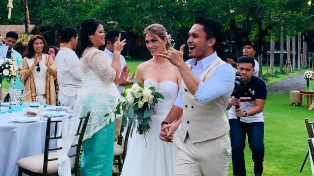 Suasana Pernikahan Randy Pangalila dan Chelsey di Bali. (Foto: Instagram Story @elfiraloy.)
